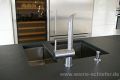 Wasserhahn und Schieferplatte